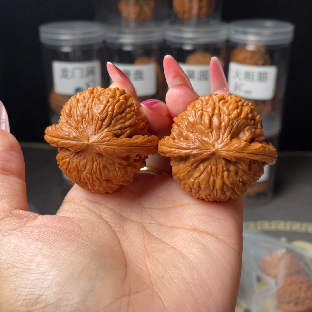 文玩核桃吊坠43闷白