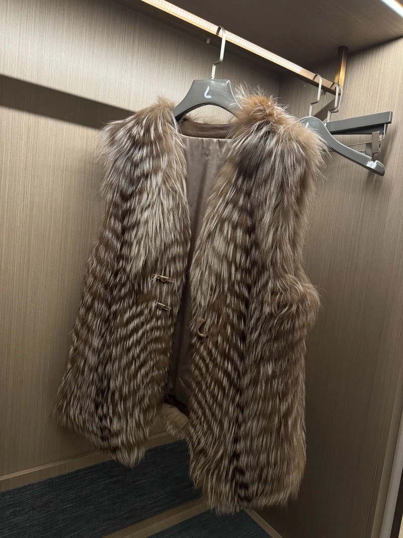 【K.E Studio】“原野焦糖”芬兰进口显瘦宽松富婆风高级狐狸毛马甲