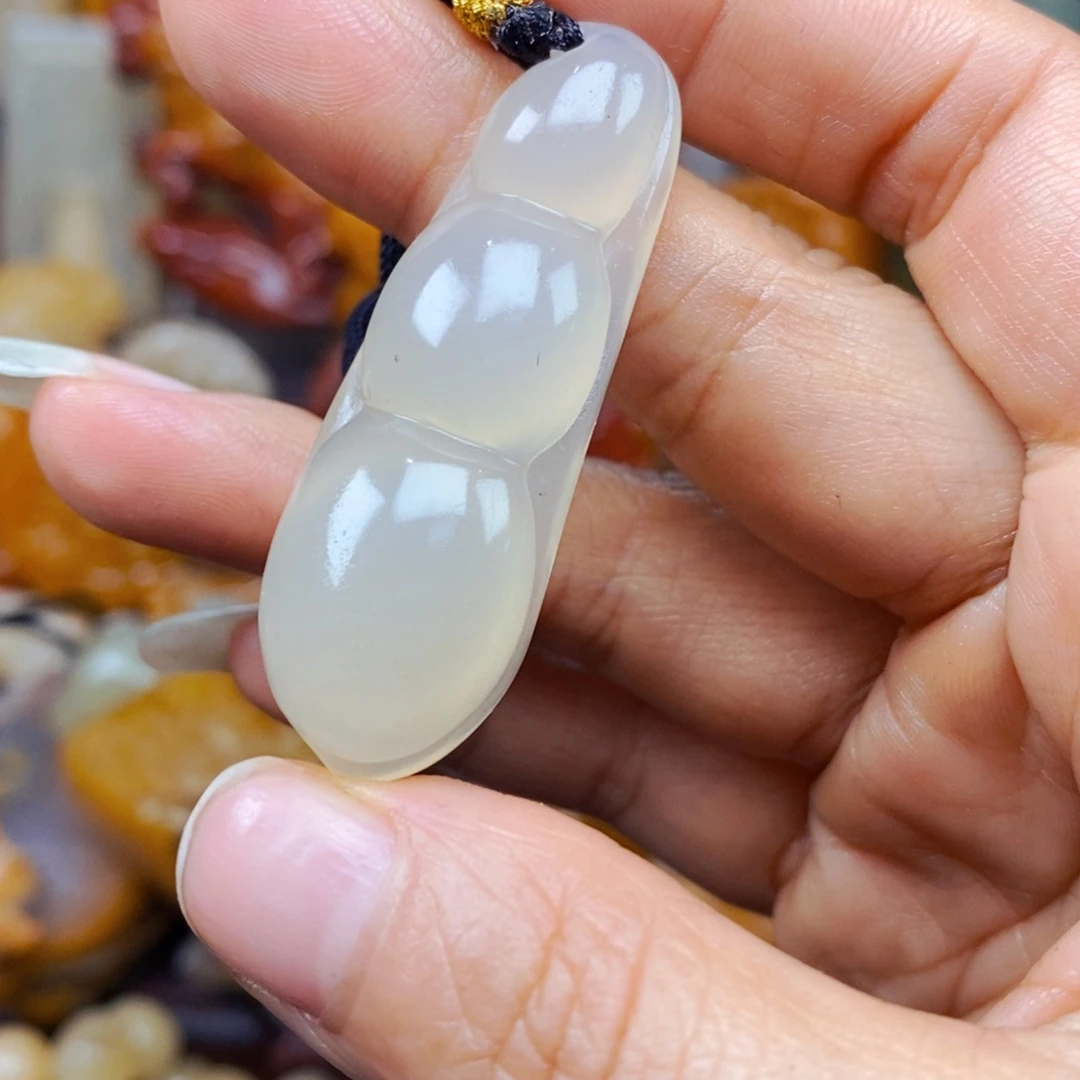 石英质玉（黄龙玉）未镶嵌颈饰