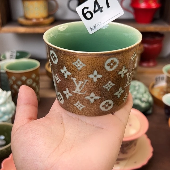 V****龙泉青瓷647冰桶一个