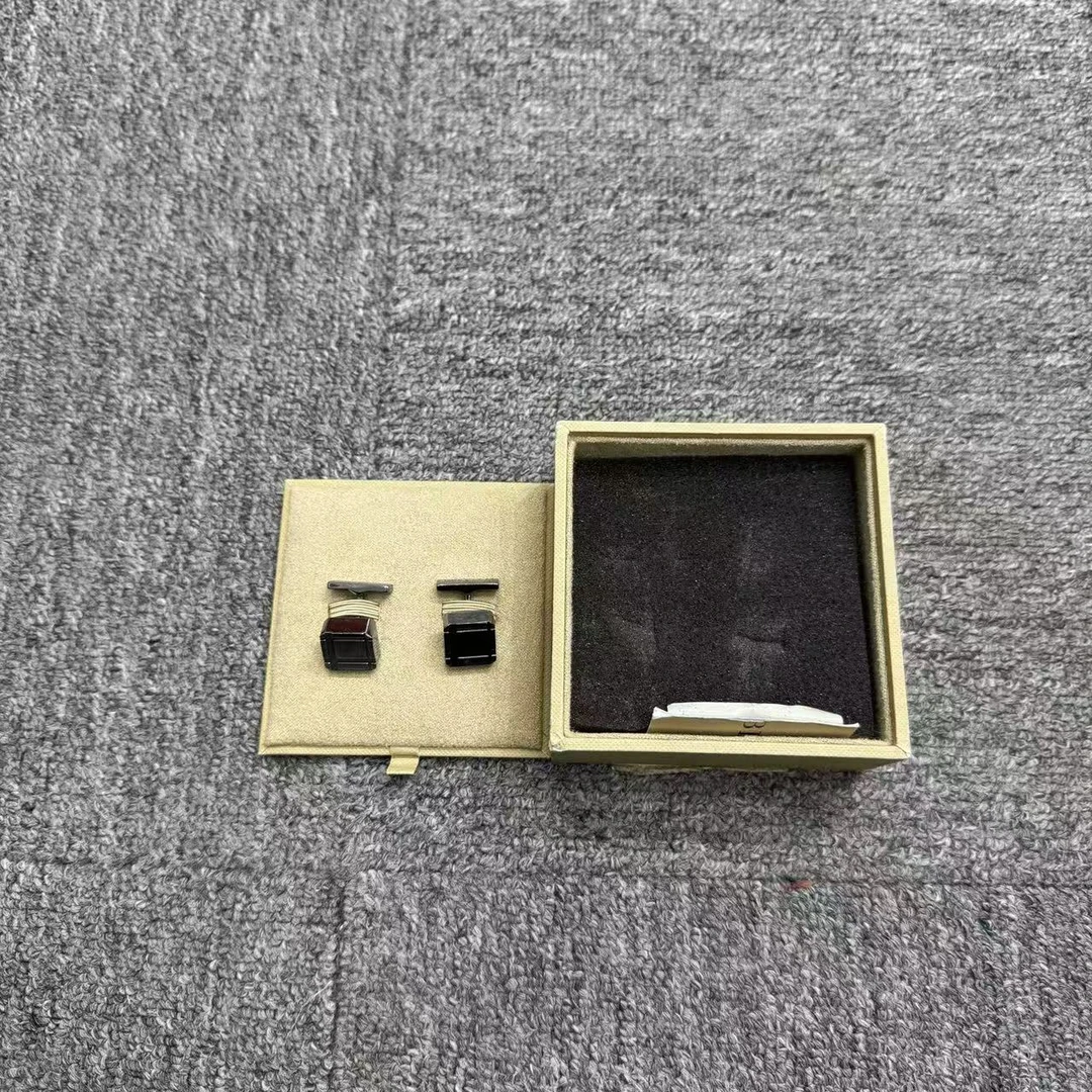 99新 BURBERRY/博柏利 袖扣