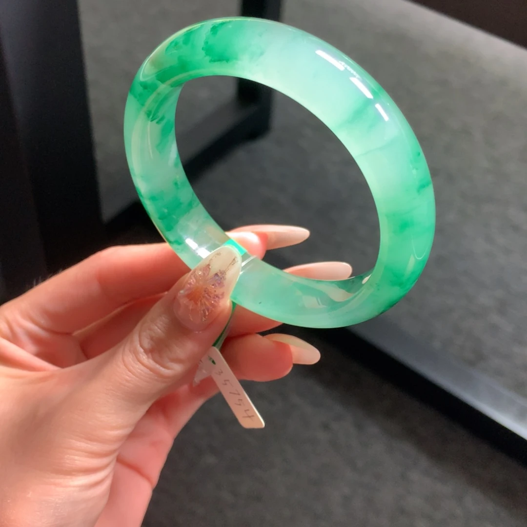 我***啊手镯石英质玉未镶嵌