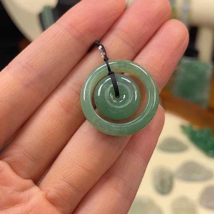 翡翠未镶嵌颈饰甜绿子母扣