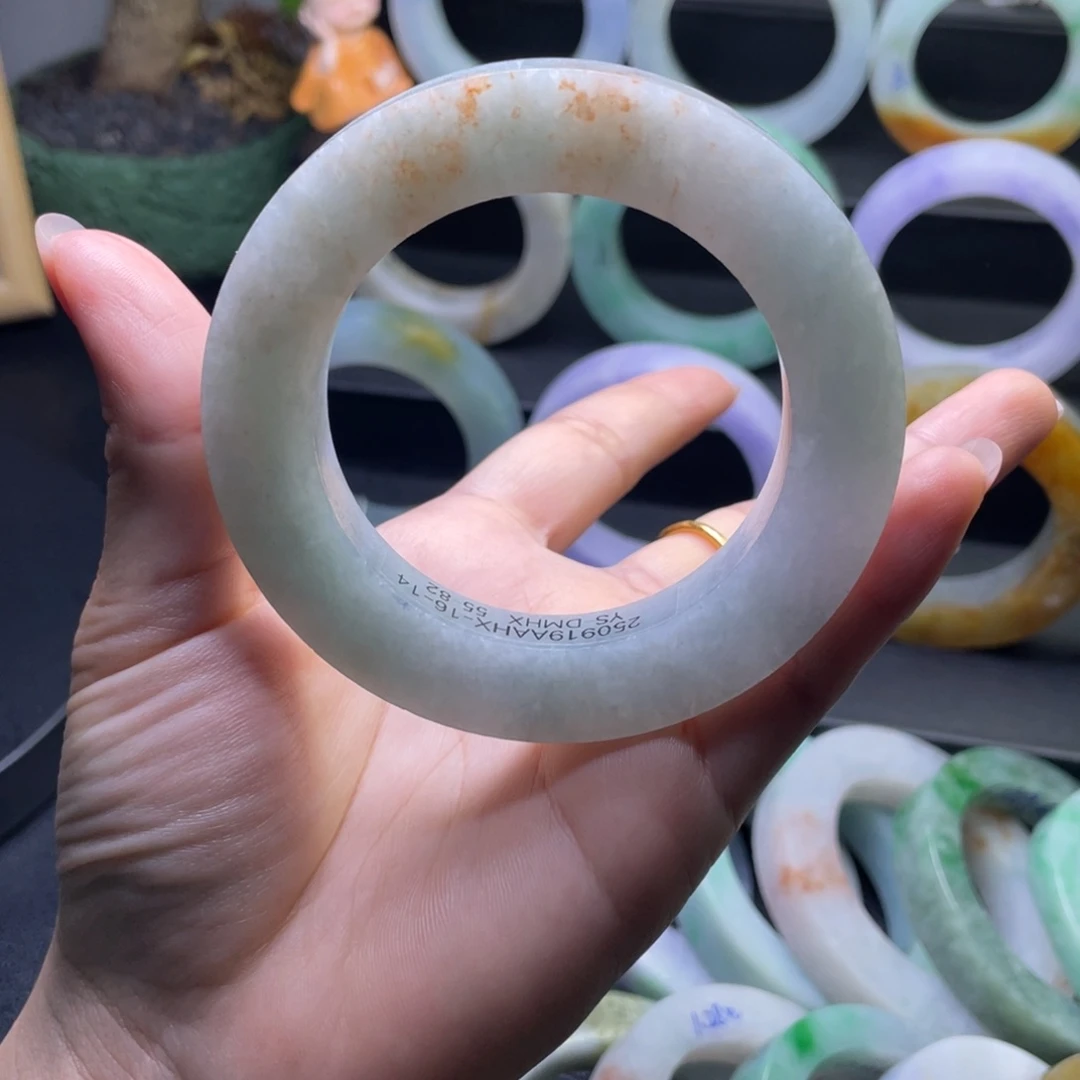 未镶嵌翡翠手镯定制翡翠