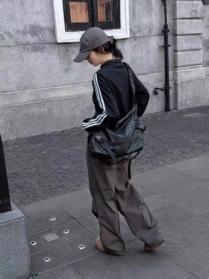 772百搭包包质感休闲机能风斜挎包挎包女工装潮包包单肩包背包