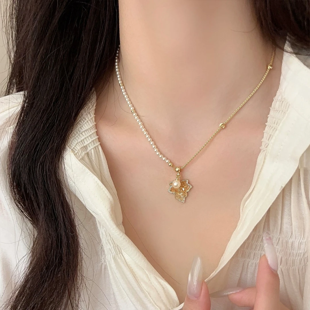 铜合金仿珍珠吊坠 复古枫叶仿珍珠吊坠项链锁骨链气质优雅颈链女