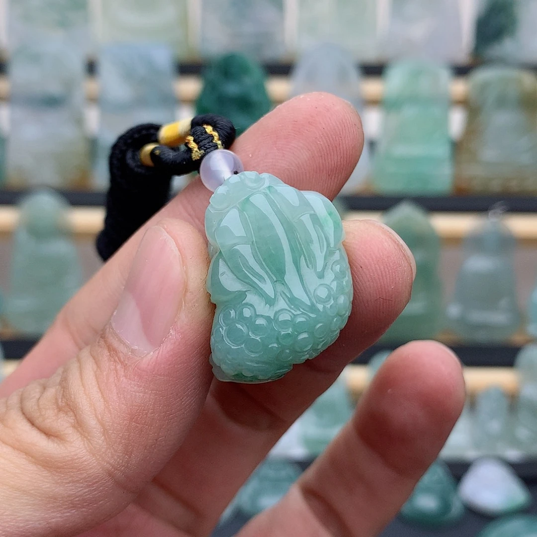 翡翠未镶嵌颈饰金蟾