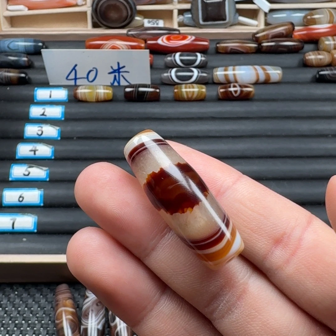 郭***潘玛瑙/玉髓未镶嵌颈饰