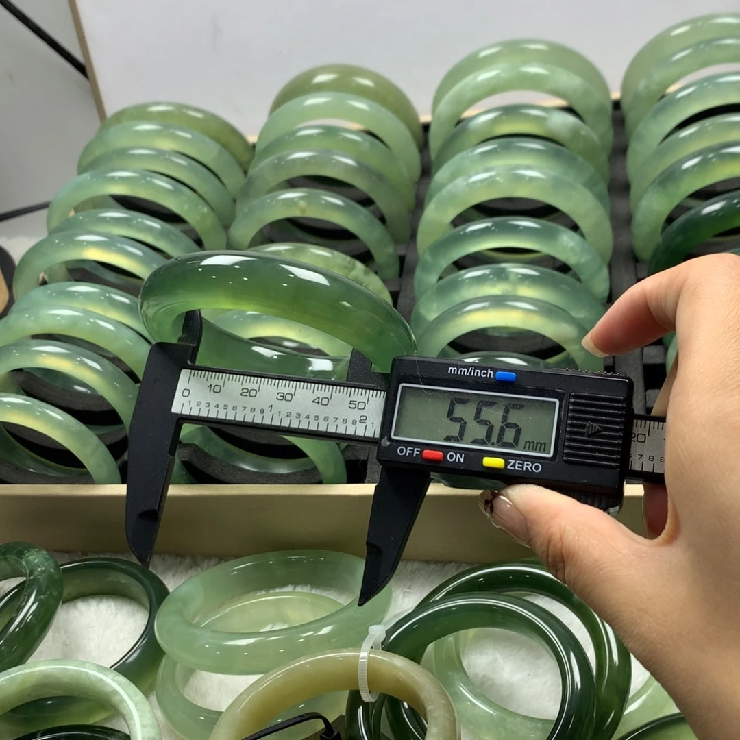 蛇纹石玉未镶嵌手镯260