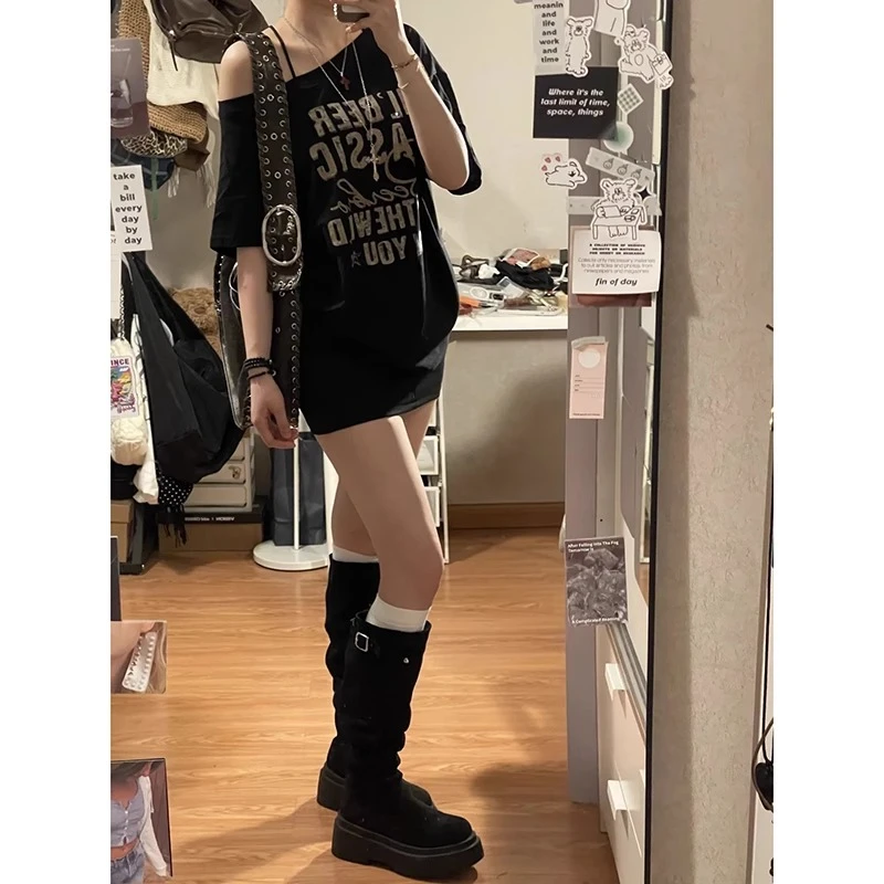 黑色斜肩短袖T恤女2025夏季新款慵懒风字母印花宽松显瘦露肩上衣