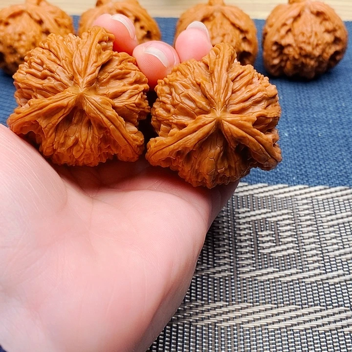 宝***g吊坠文玩核桃三棱