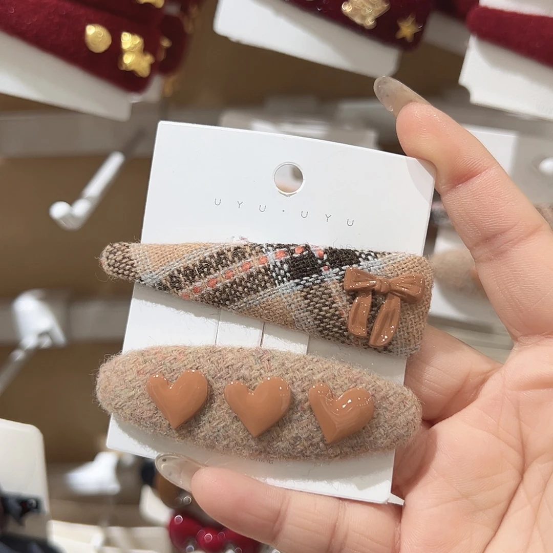 非金属奶茶色爱心掰掰