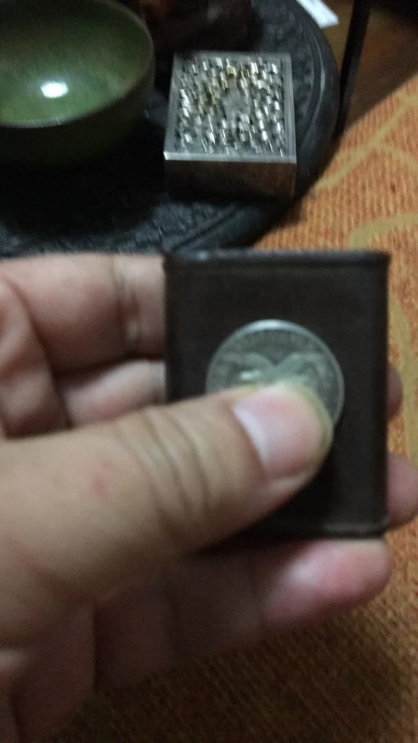 如图火石仓非打火机一个