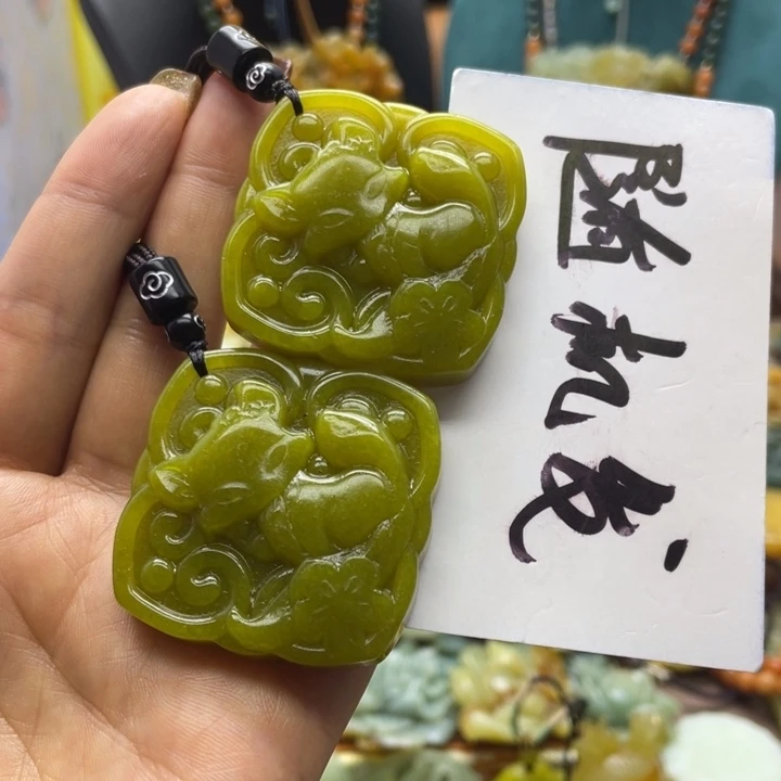 蛇纹石玉合金颈饰