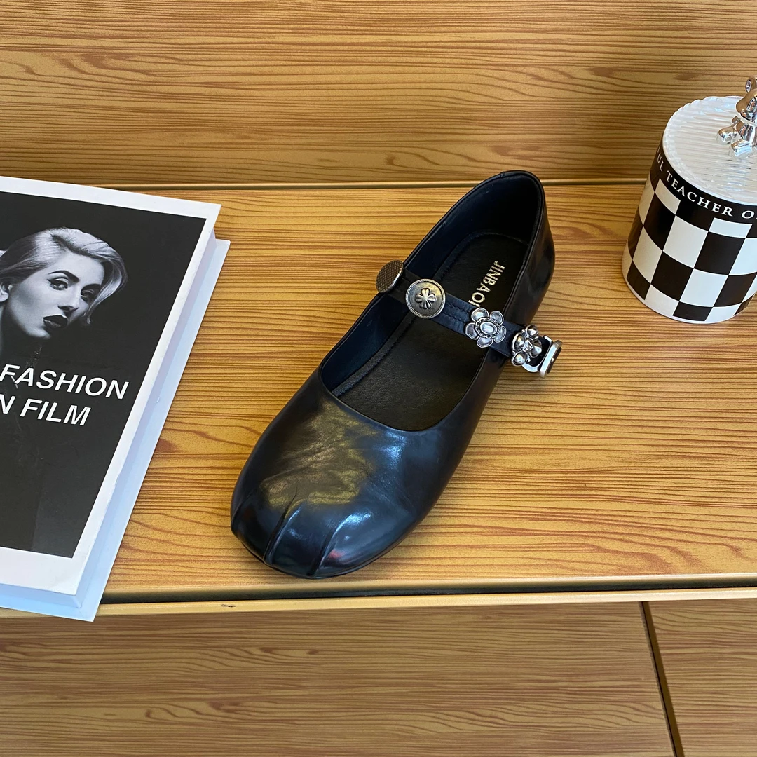 欧洲站真皮圆头平底单鞋金属扣一字带低跟浅口玛丽珍女鞋复古百搭