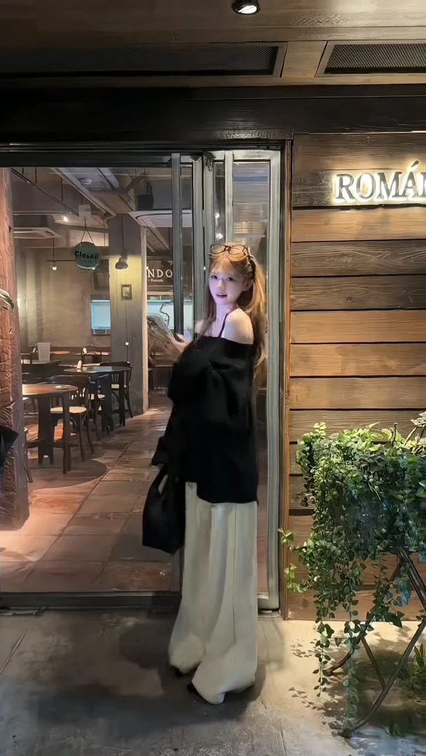 黑色露肩针织衫女秋季宽松慵懒风加厚长袖一字肩绝美上衣休闲裤子