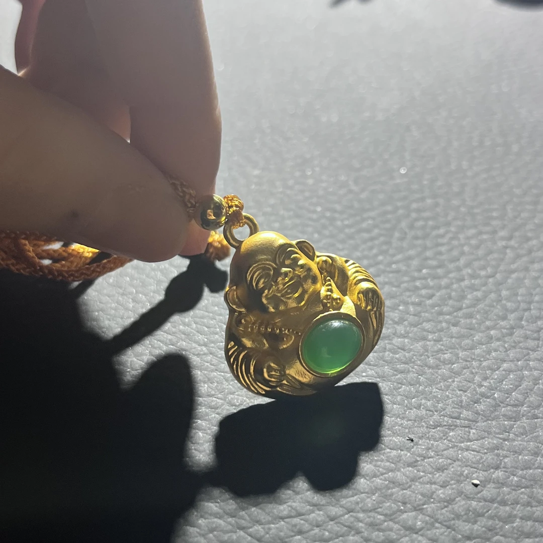 18  时尚金色工艺摆件