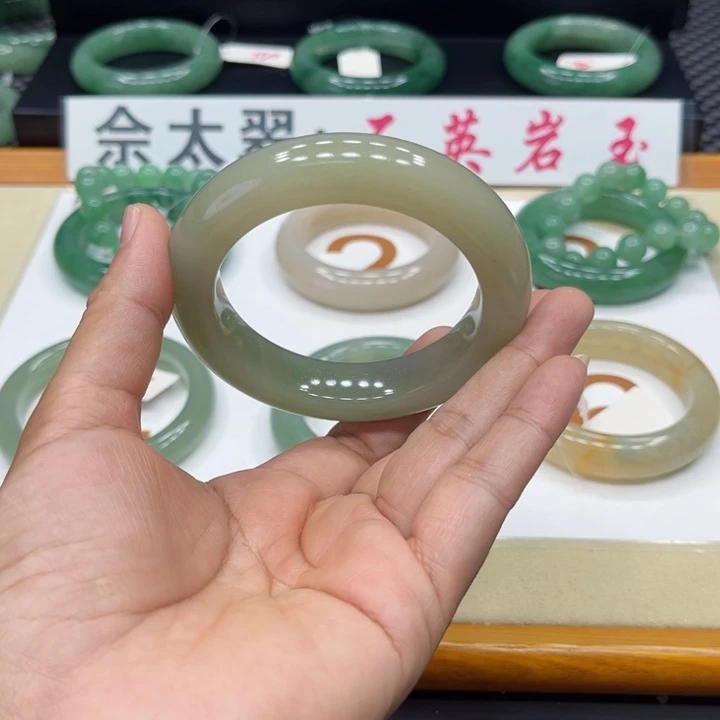 石英质玉手镯未镶嵌?****?