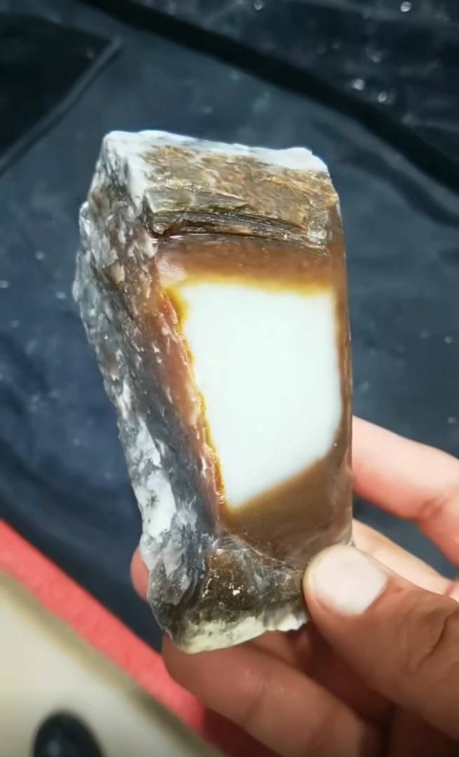 金山糖白切面原石料