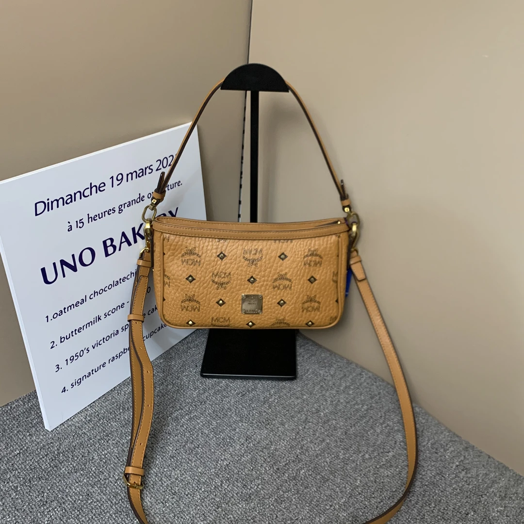 95新 MCM 小怡中古/干邑色麻将斜挎包/MCM
