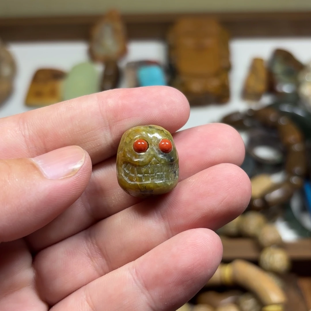 我****颈饰未镶嵌岫岩河磨玉（透闪石质玉）