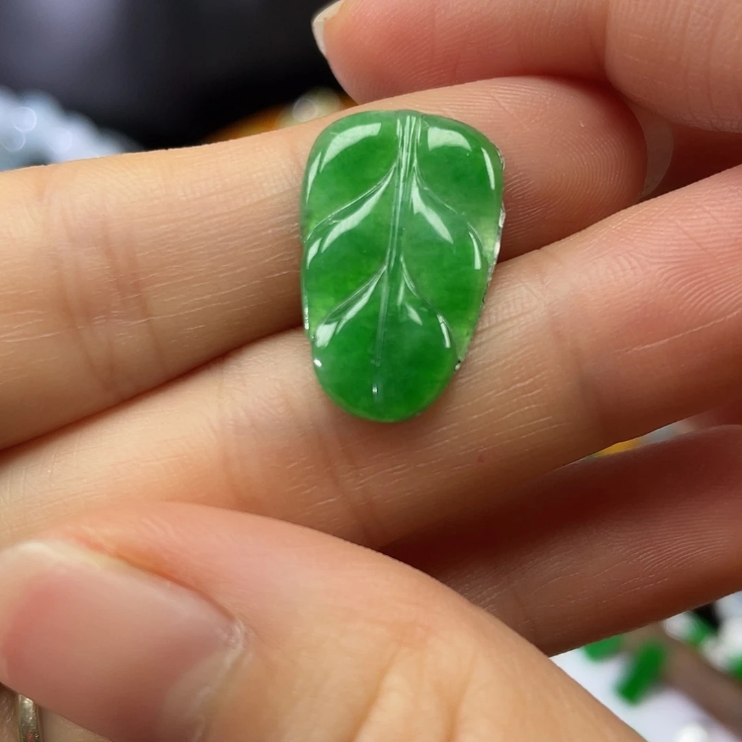 翡翠未镶嵌颈饰林亦珠宝绿叶子