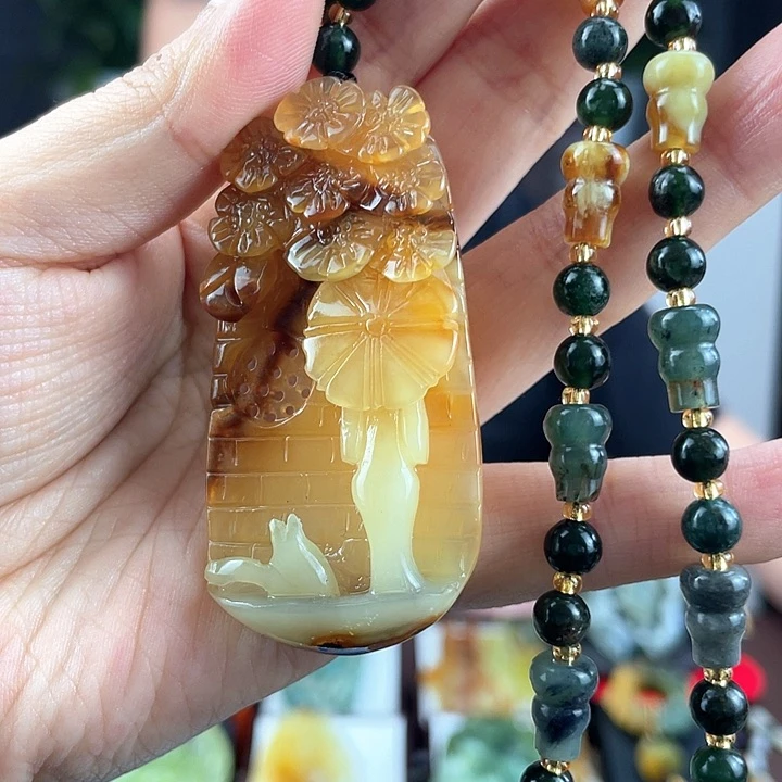 蛇纹石玉未镶嵌颈饰