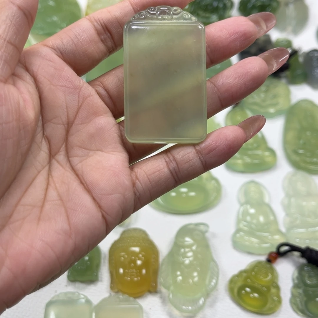 蛇纹石玉未镶嵌颈饰