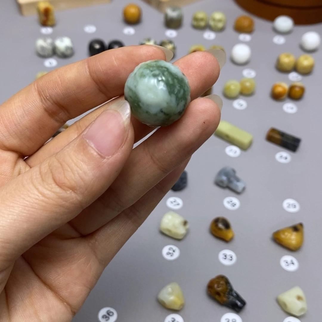 蛇纹石玉配饰合金勇*