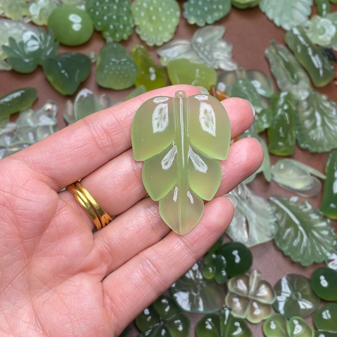 蛇纹石玉合金颈饰