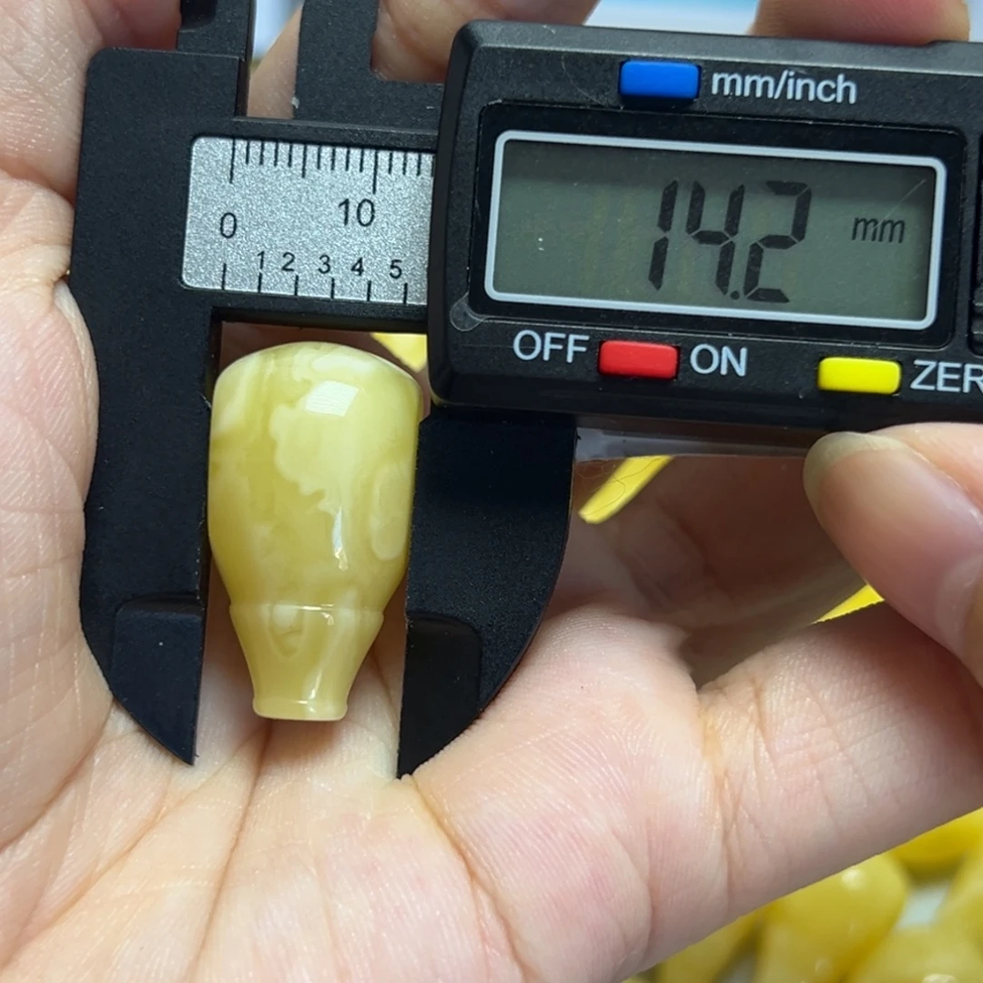 裸石琥珀未镶嵌三通