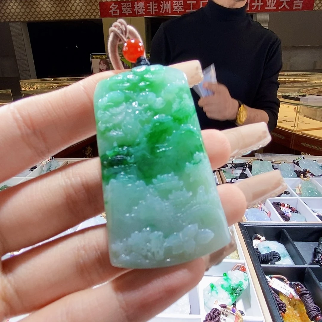 翡翠颈饰未镶嵌翡翠