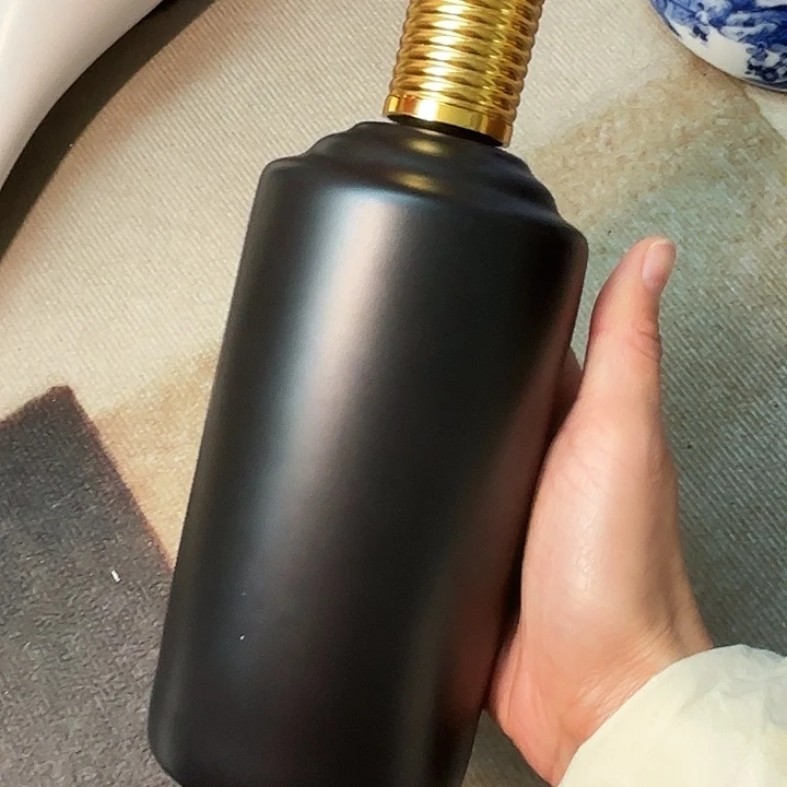 1斤黑色酒瓶30个 默认微瑕