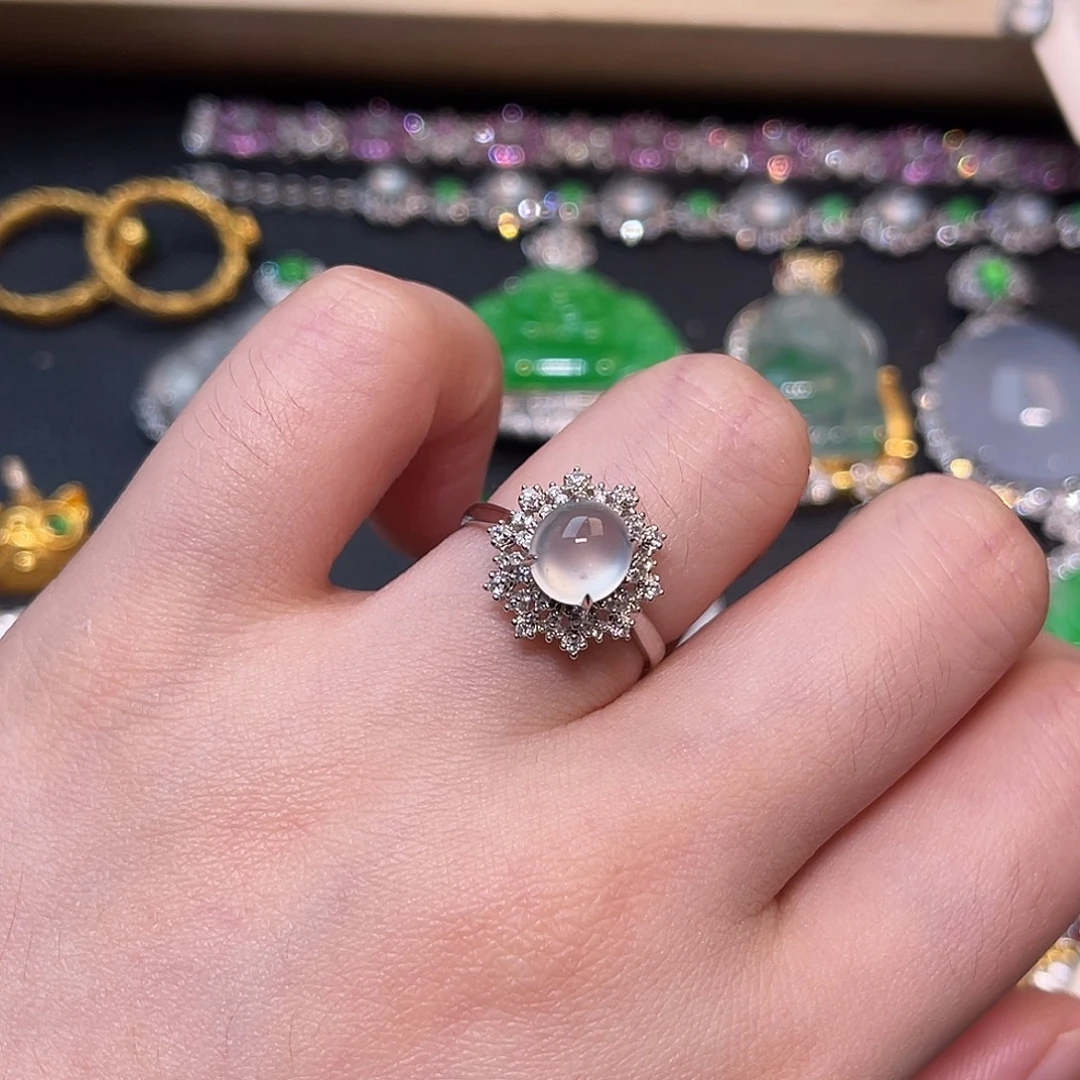 翡翠18K金镶嵌戒指蛋面