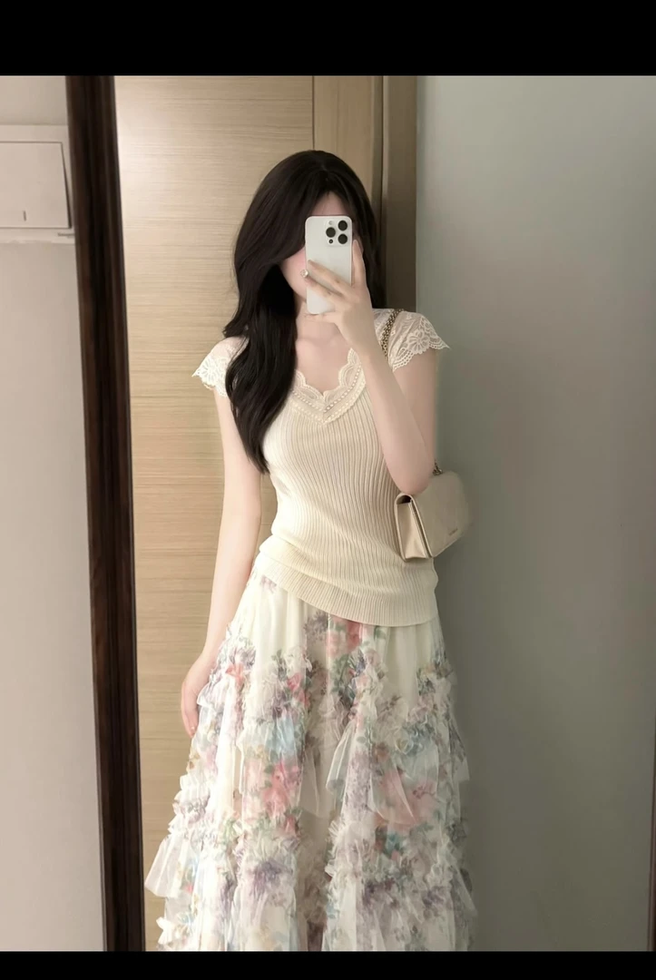 蕾丝温柔显瘦上衣简约通勤森系法式时尚百搭甜美碎花气质套装夏季