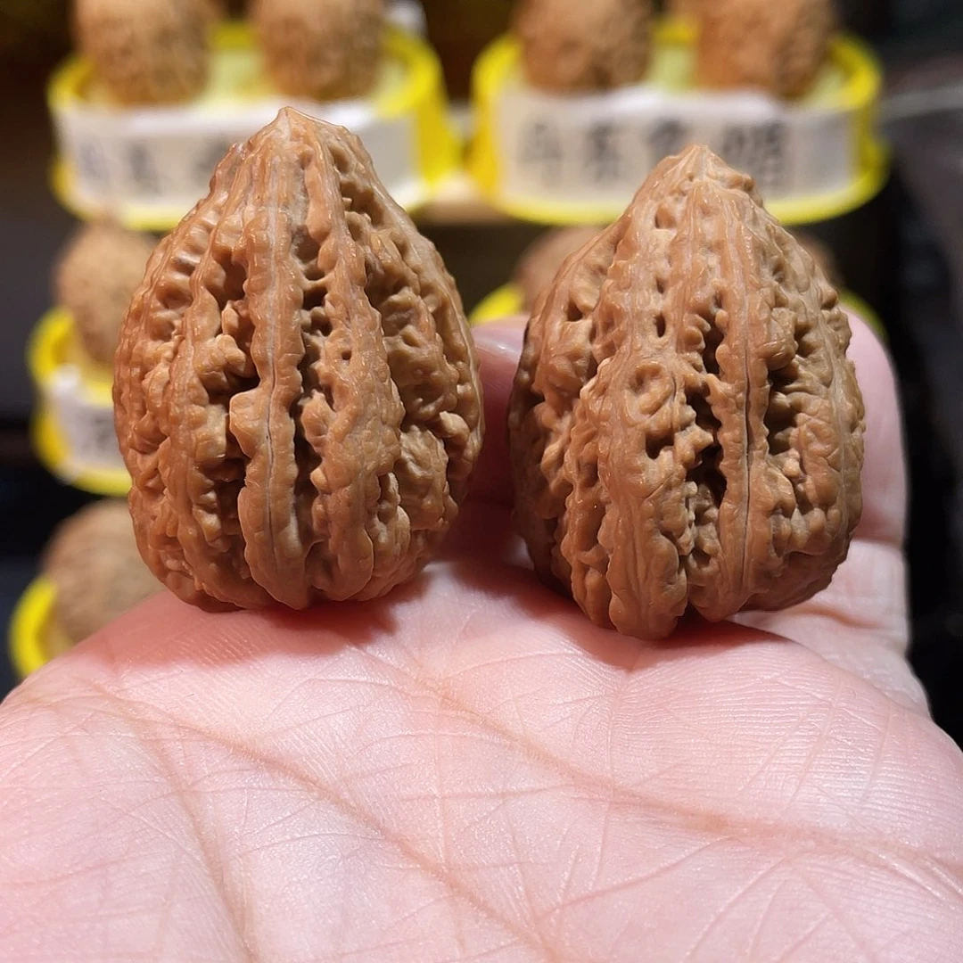 文玩核桃吊坠蚂蚁塔