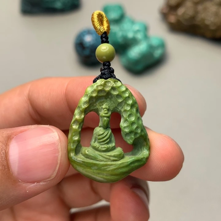 绿松石未镶嵌颈饰