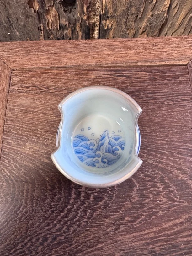 青花海水内绘满工描银雪茄托