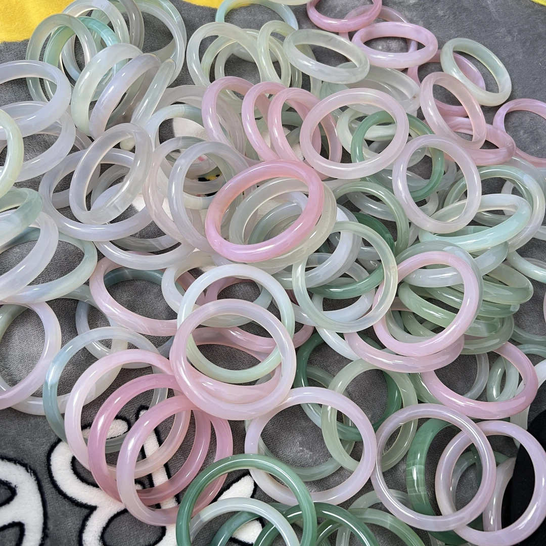 非天然色玉髓玛瑙手镯  下单圈口  颜色随机发（微瑕）