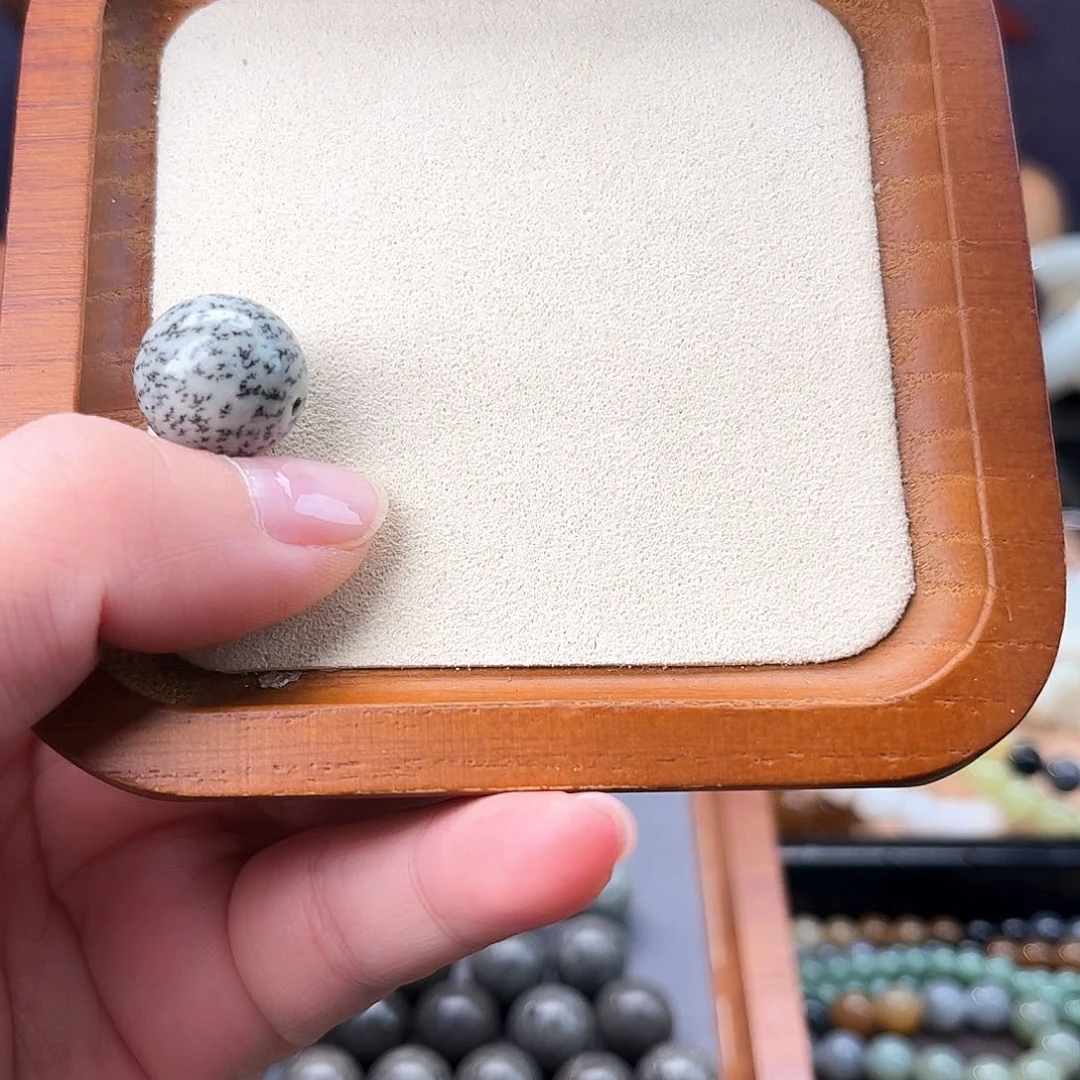 颈饰未镶嵌和田玉静*