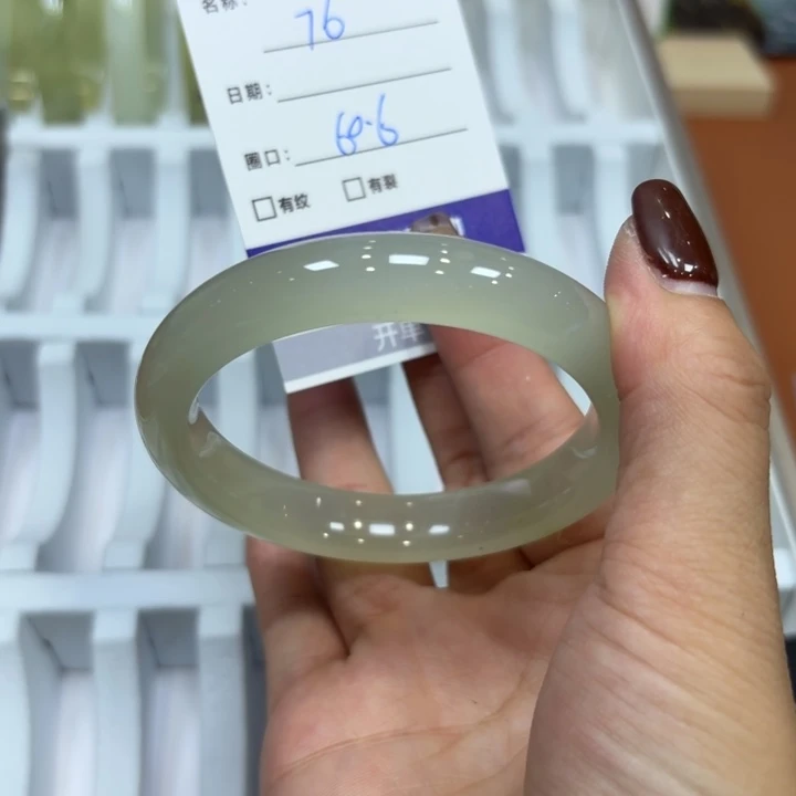 未镶嵌岫玉手镯天然