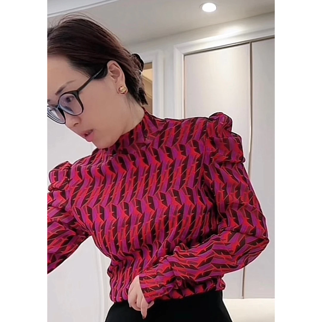 D家网纱红黑几何图型上衣长袖时尚休闲女士红色羊绒条纹圆领百搭