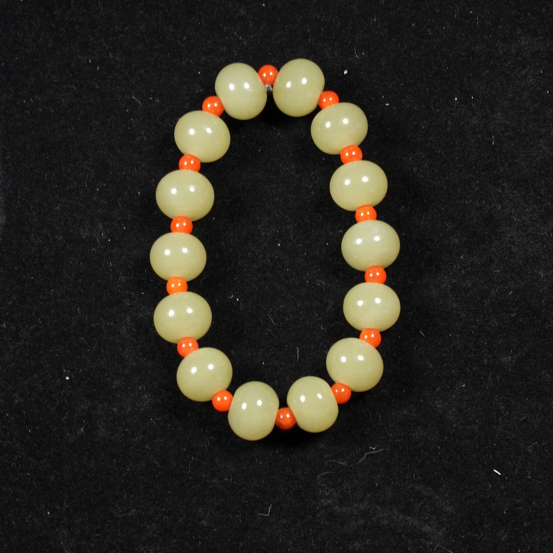 lot4新疆若羌黄口圆珠手串/保利拍卖