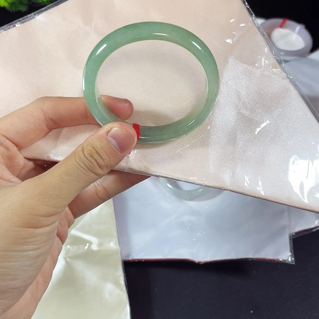 未镶嵌手镯翡翠天然翡翠手镯