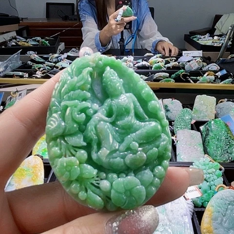颈饰未镶嵌翡翠一个