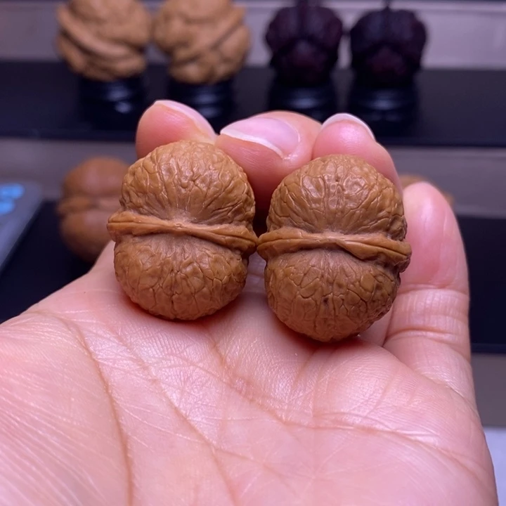 文玩核桃把件玲珑小元宝36