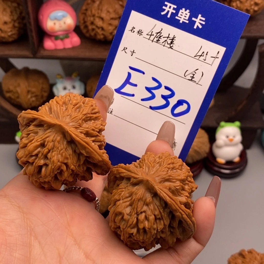 文玩核桃吊坠L****点四座楼