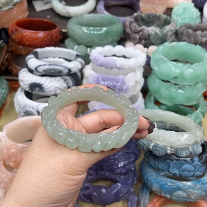 诺***石英岩玉未镶嵌手镯