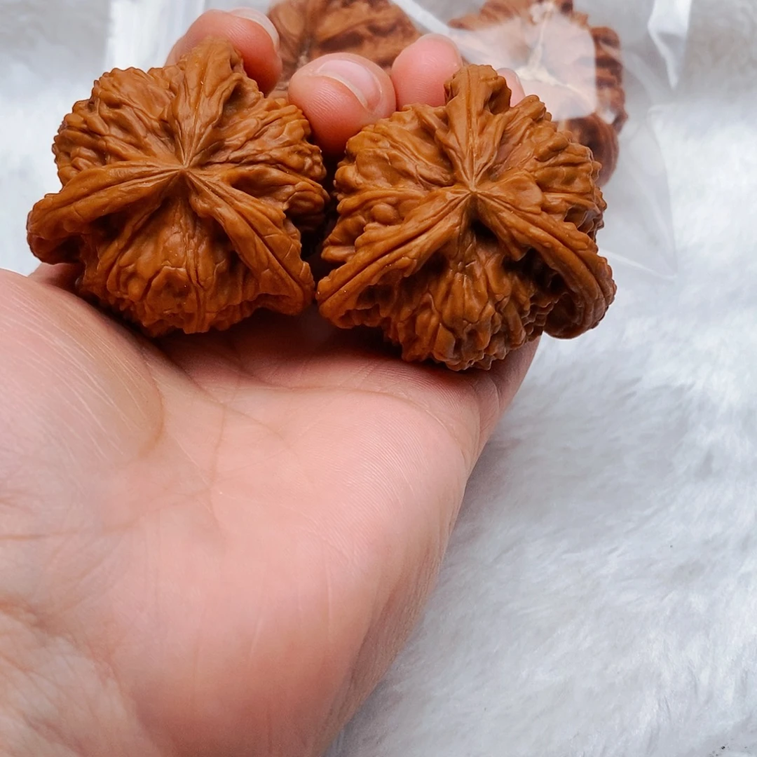 坐***休文玩核桃吊坠三棱