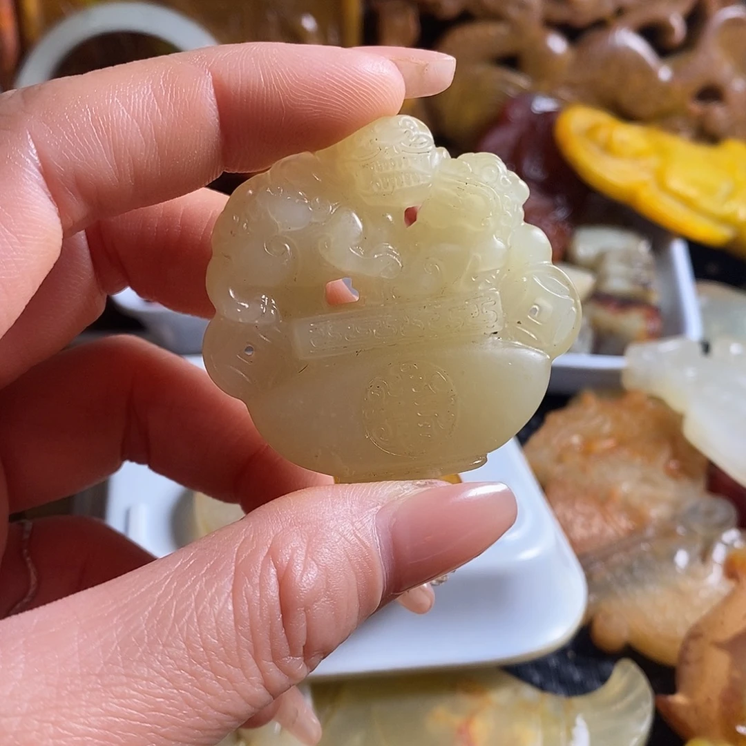 岫岩老玉（透闪石质玉）未镶嵌珠宝奇石